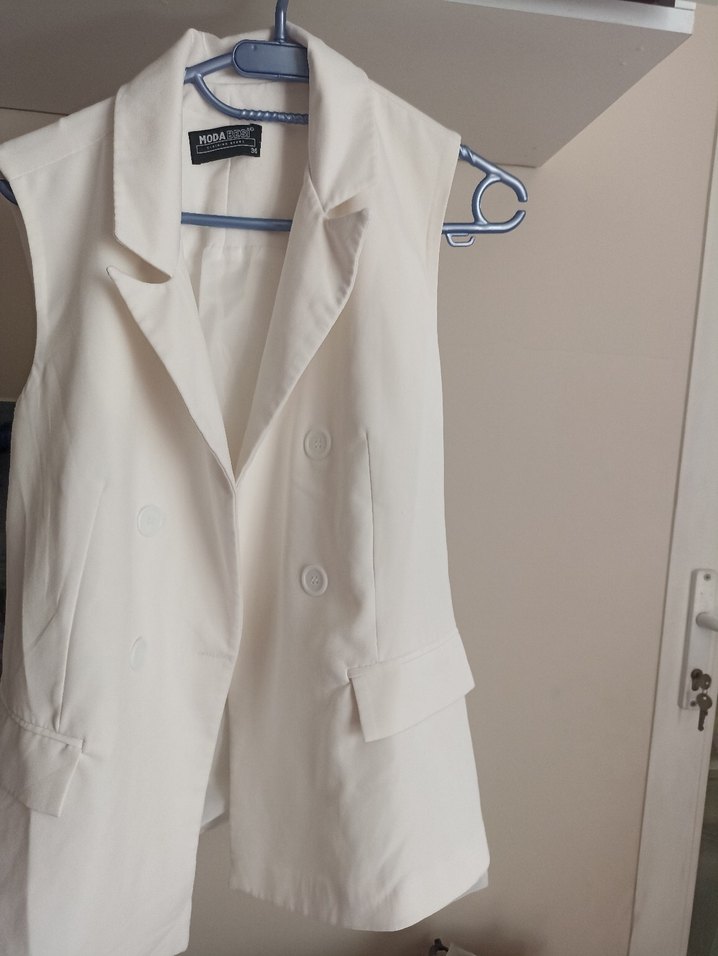 Kadın Beyaz Kolsuz Düğmeli Blazer Ceket - Görsel 5