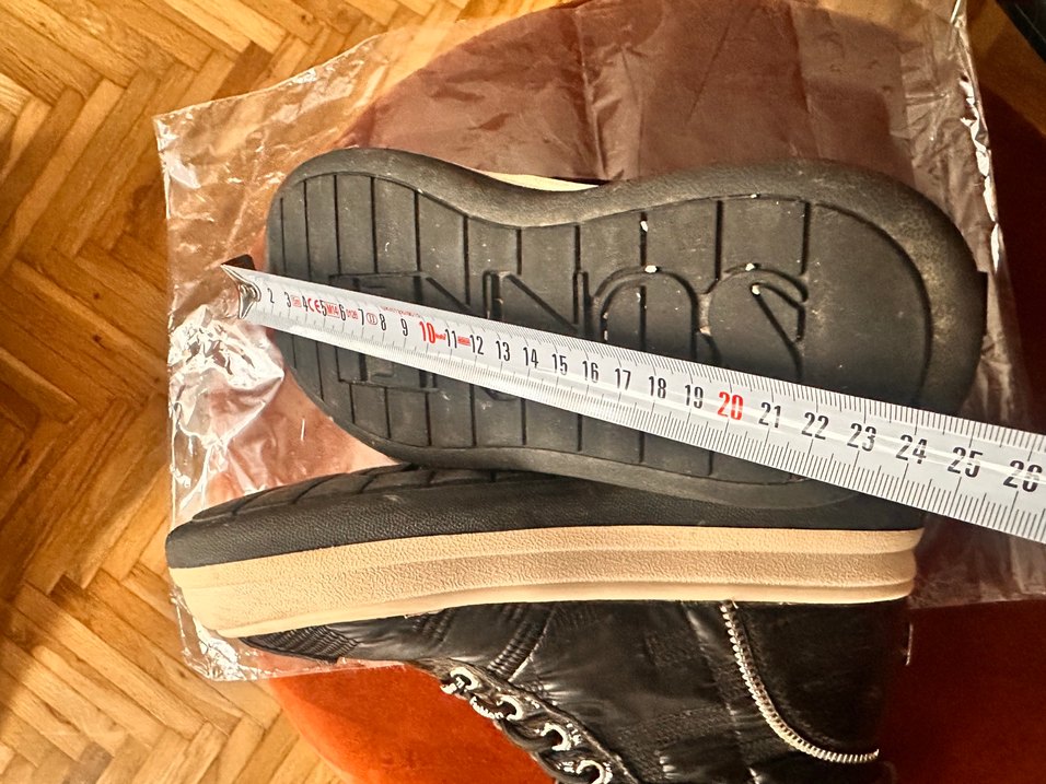 Üç kürklü çok sıcak tutar yan yırtık degıl açılma vr yapışacak — görsel 7/11