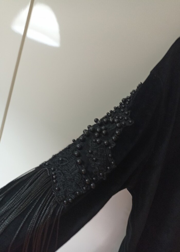 Kol detaylı kadife bluz - Görsel 3