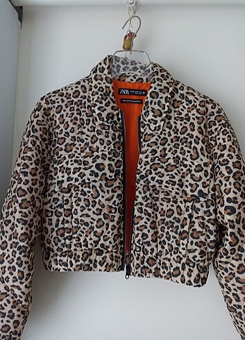 Leoparlı crop şisme mont