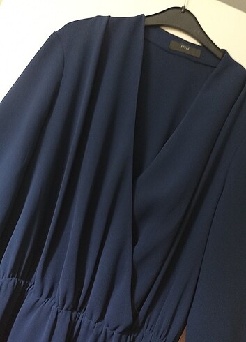 V yaka sade şık elbise - Görsel 4