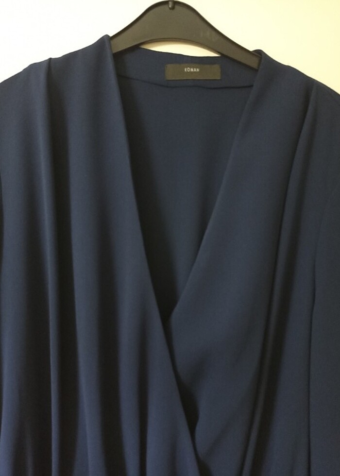 V yaka sade şık elbise - Görsel 3