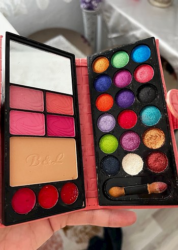 Çok Renkli Göz Farı ve Ruj Paleti - Görsel 2