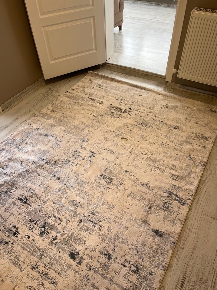 Gri Baskılı Çağdaş Halı - Görsel 2