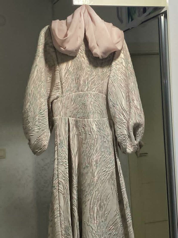 Beyaz Parlak Uzun Kollu Kadın Elbise - Görsel 5