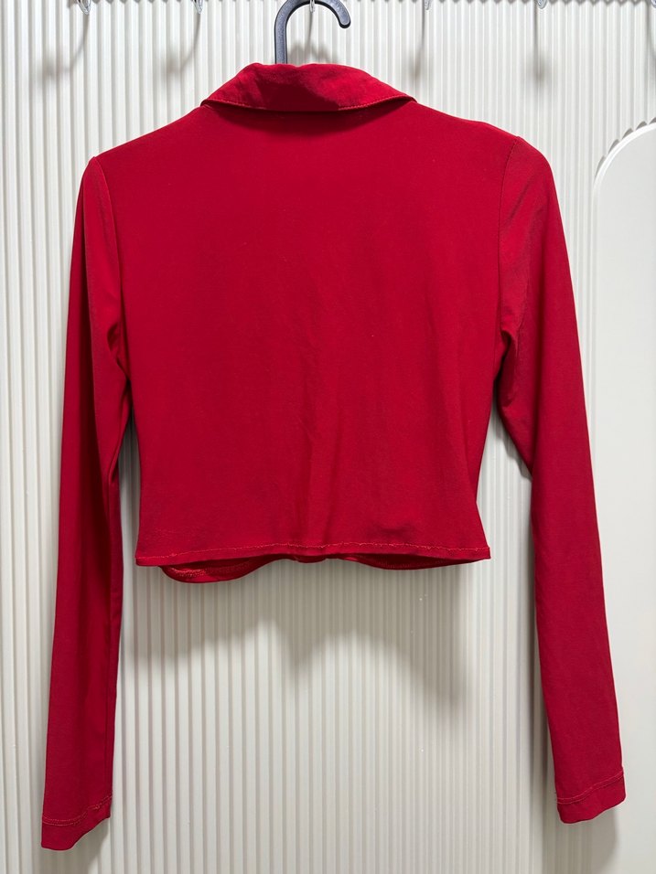 Kırmızı Düğmeli V Yaka Uzun Kollu Kadın Bluz - Görsel 2