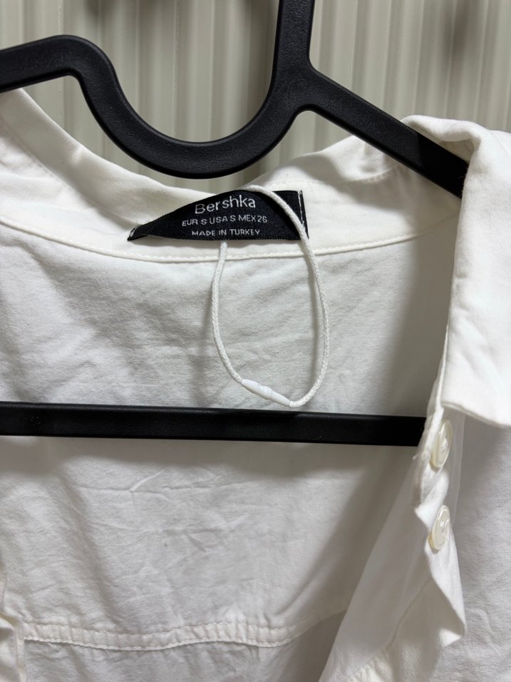 Düğmeli Beyaz Keten Uzun Kollu Gömlek - Görsel 4