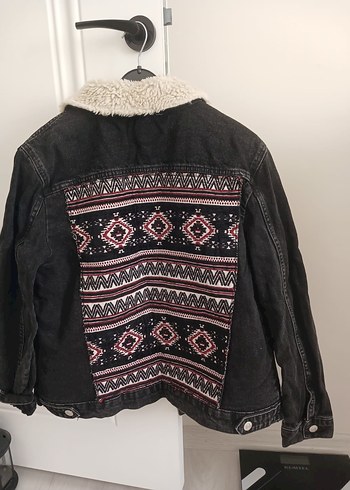 Pull and Bear Siyah Kadın Kürklü Denim Ceket