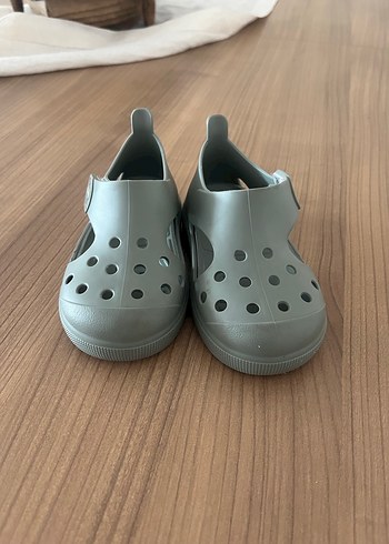 Yeşil Erkek Çocuk Cırtcırtlı Terlik