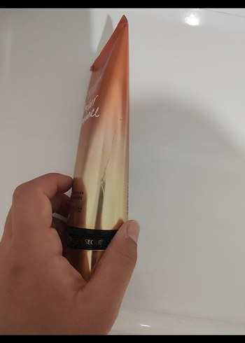  Beden Renk Victoria's Secret Amber Romance Vücut Losyonu