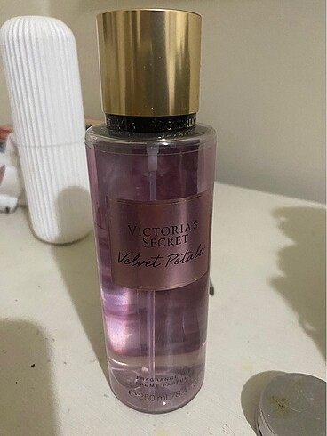 Victoria secret velvet petals vücüt spreyi