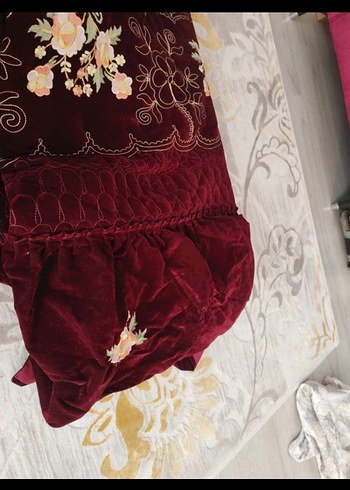 Bordo Nakışlı Yatak Örtüsü - Görsel 4