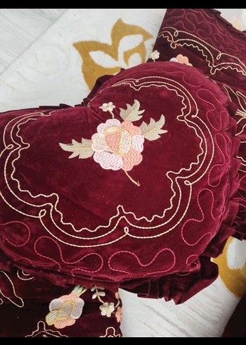 Bordo Nakışlı Yatak Örtüsü - Görsel 3