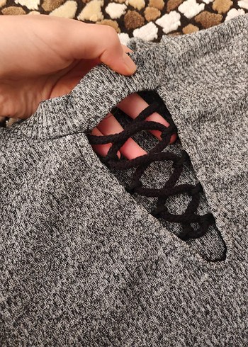 Gri V Yaka Örgü Kadın Kazak - Görsel 2