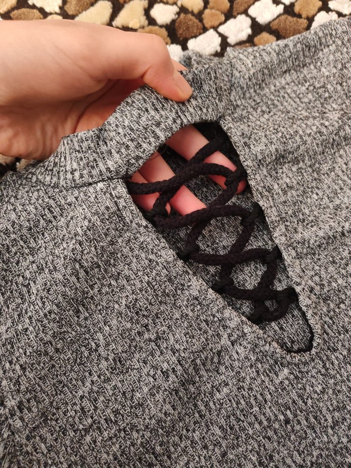 Gri V Yaka Örgü Kadın Kazak - Görsel 2