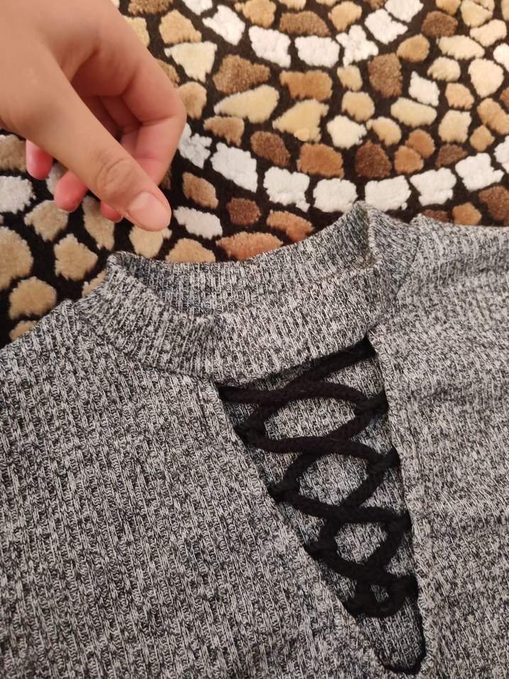 Gri V Yaka Örgü Kadın Kazak - Görsel 3