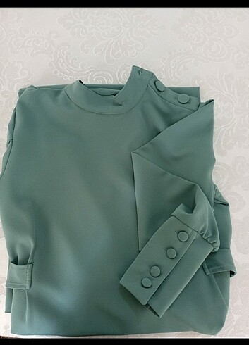 Tasarımcı Şu yeşili kalem elbise
