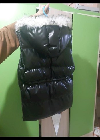 Sokak Stili Siyah Deri Kürklü Yelek - Görsel 2