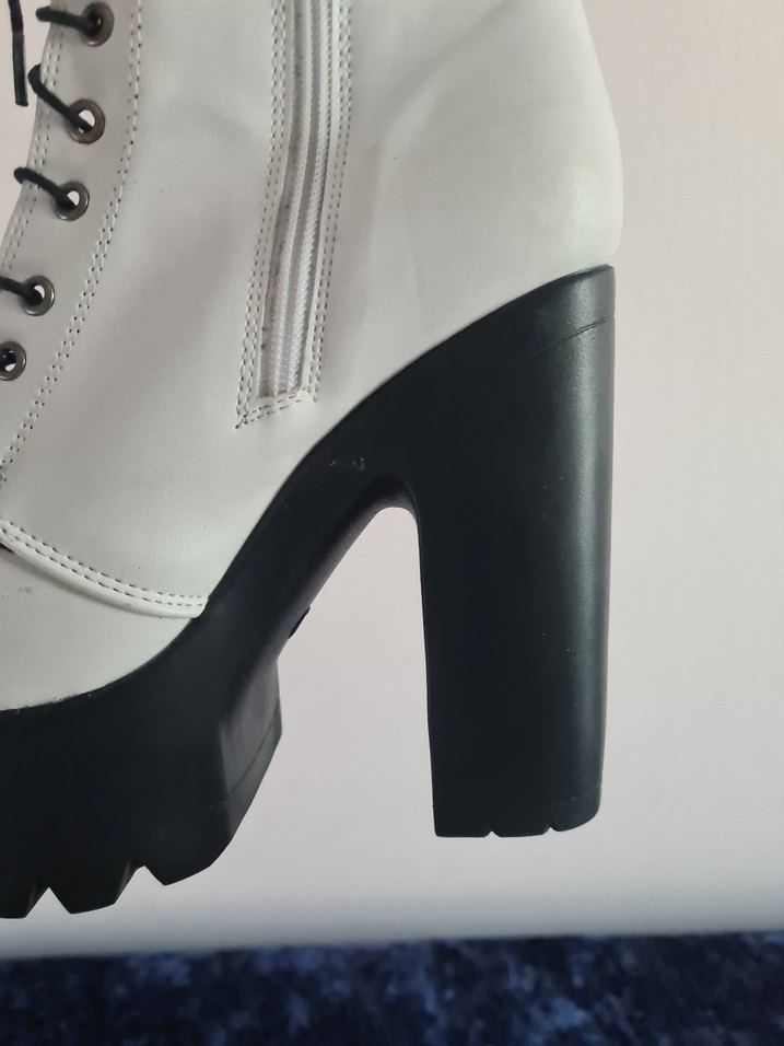 Beyaz Deri Kadın Platform Bot - Görsel 3