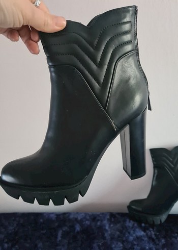 Siyah Platform Topuklu Gotik Kadın Botları - Görsel 2