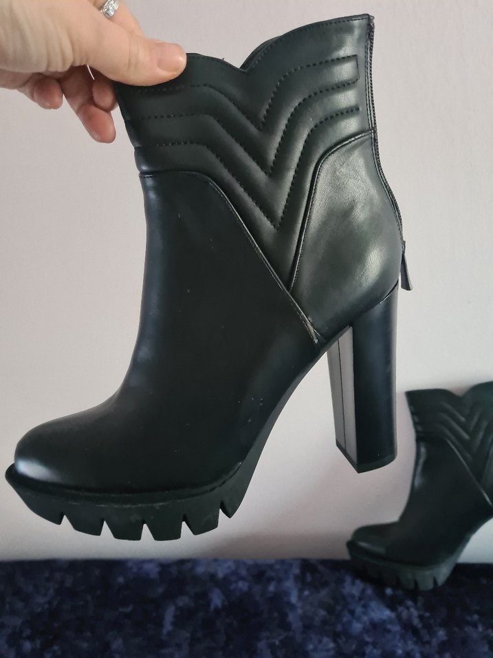 Siyah Platform Topuklu Gotik Kadın Botları - Görsel 2