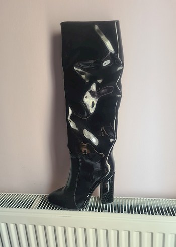 Siyah Parlak Rugan Dizüstü İnce Topuklu Çizmeler - Görsel 3