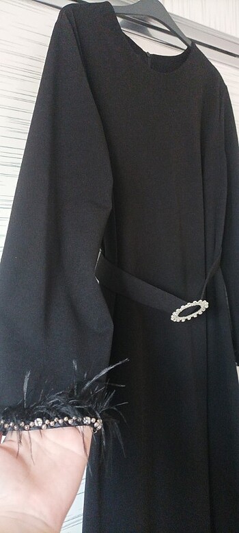 Siyah püsküllü taşlı elbise 