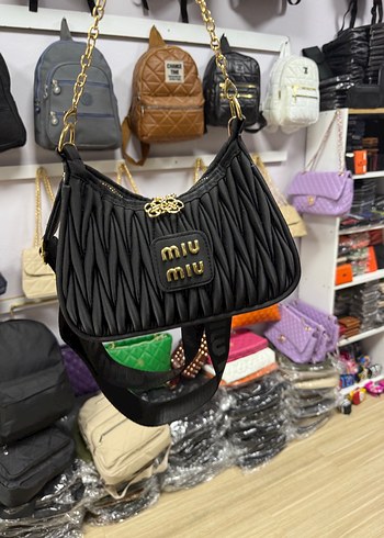 Miu Miu Siyah Pliseli Kadın Çanta
