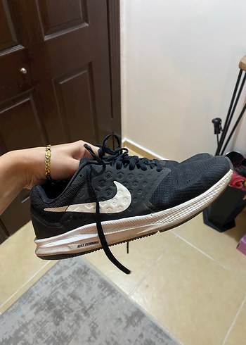 Nike Siyah Bağcıklı Spor Ayakkabı