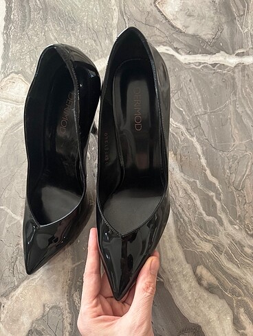 Derimod stiletto