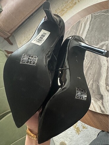 39 Beden siyah Renk Derimod stiletto