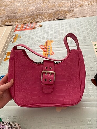 Pembe çanta