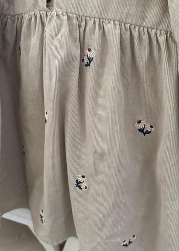 Nakışlı, uzun kollu, düğmeli kız elbisesi - Görsel 4