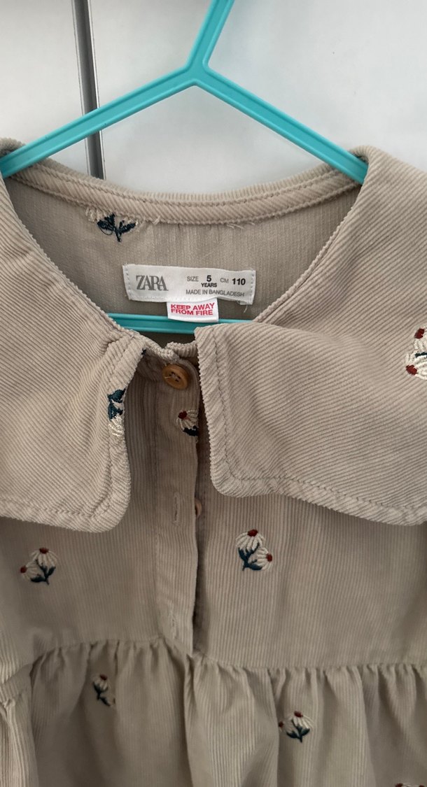 Nakışlı, uzun kollu, düğmeli kız elbisesi - Görsel 2