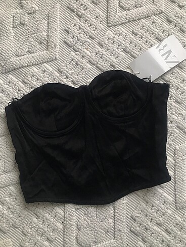 Zara büstiyer