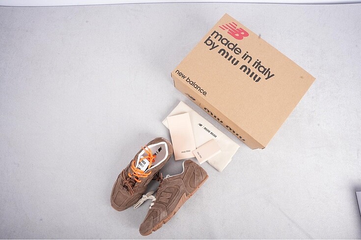 New Balance NEW BALANCE 530 x miu miu