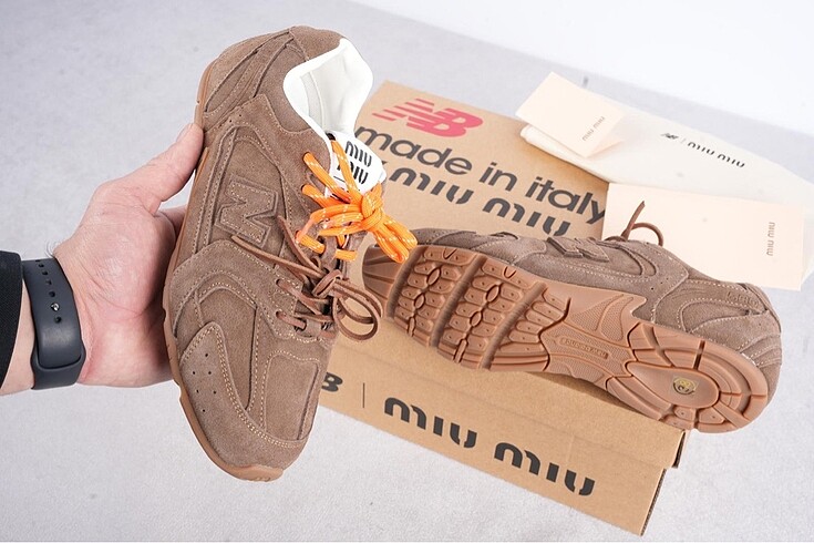 NEW BALANCE 530 x miu miu