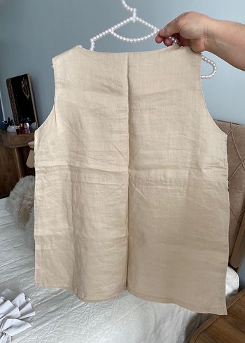 Düğmeli Nakışlı Bej Kolsuz Keten Bluz - Görsel 2