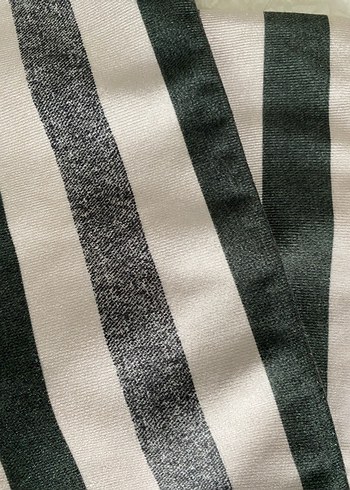 Gri Çizgili Yastık Kılıfı - Görsel 2