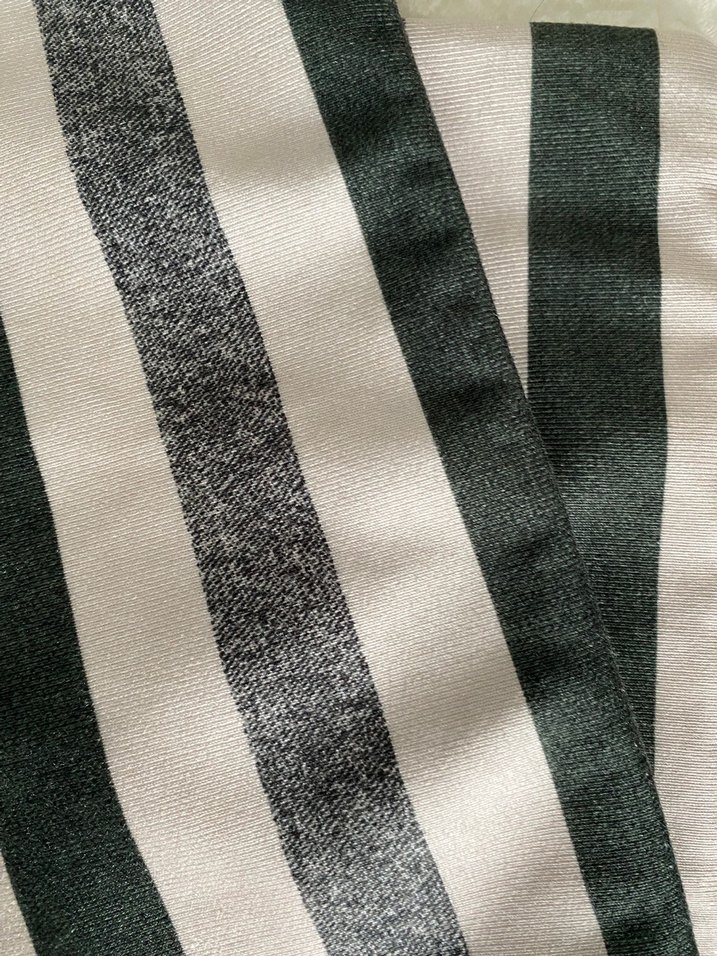 Gri Çizgili Yastık Kılıfı - Görsel 2