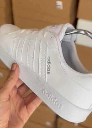 Adidas beyaz kadın spor ayakkabı