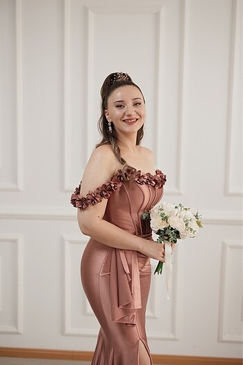 Nişan elbisesi