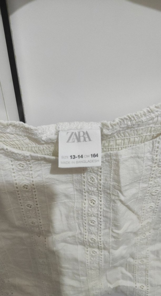 Beyaz Keten İşlemeli Fırfırlı Crop Top - Görsel 2