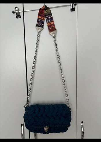 Zincir Detaylı Mavi Örgü Kadın Çanta - Görsel 3