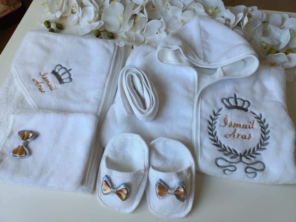 Beyaz Erkek Çocuk Nakışlı Bornoz Seti - Görsel 3