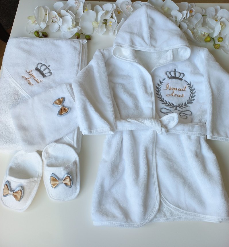 Beyaz Erkek Çocuk Nakışlı Bornoz Seti - Görsel 2