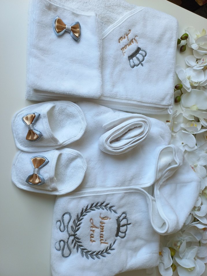 Beyaz Erkek Çocuk Nakışlı Bornoz Seti - Görsel 4