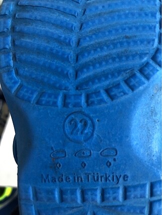 22 Beden mavi Renk Lcw 22 no terlik