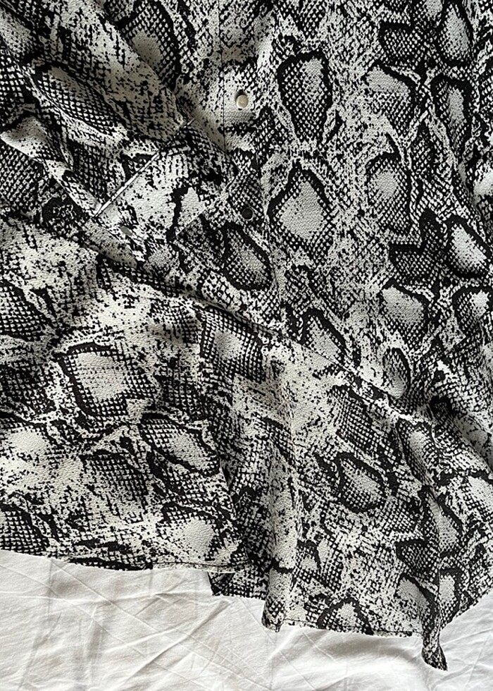 Yılan derisi gömlek - Görsel 2