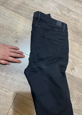 Siyah Kemerli Dar Kesim Kadın Jean - Görsel 3